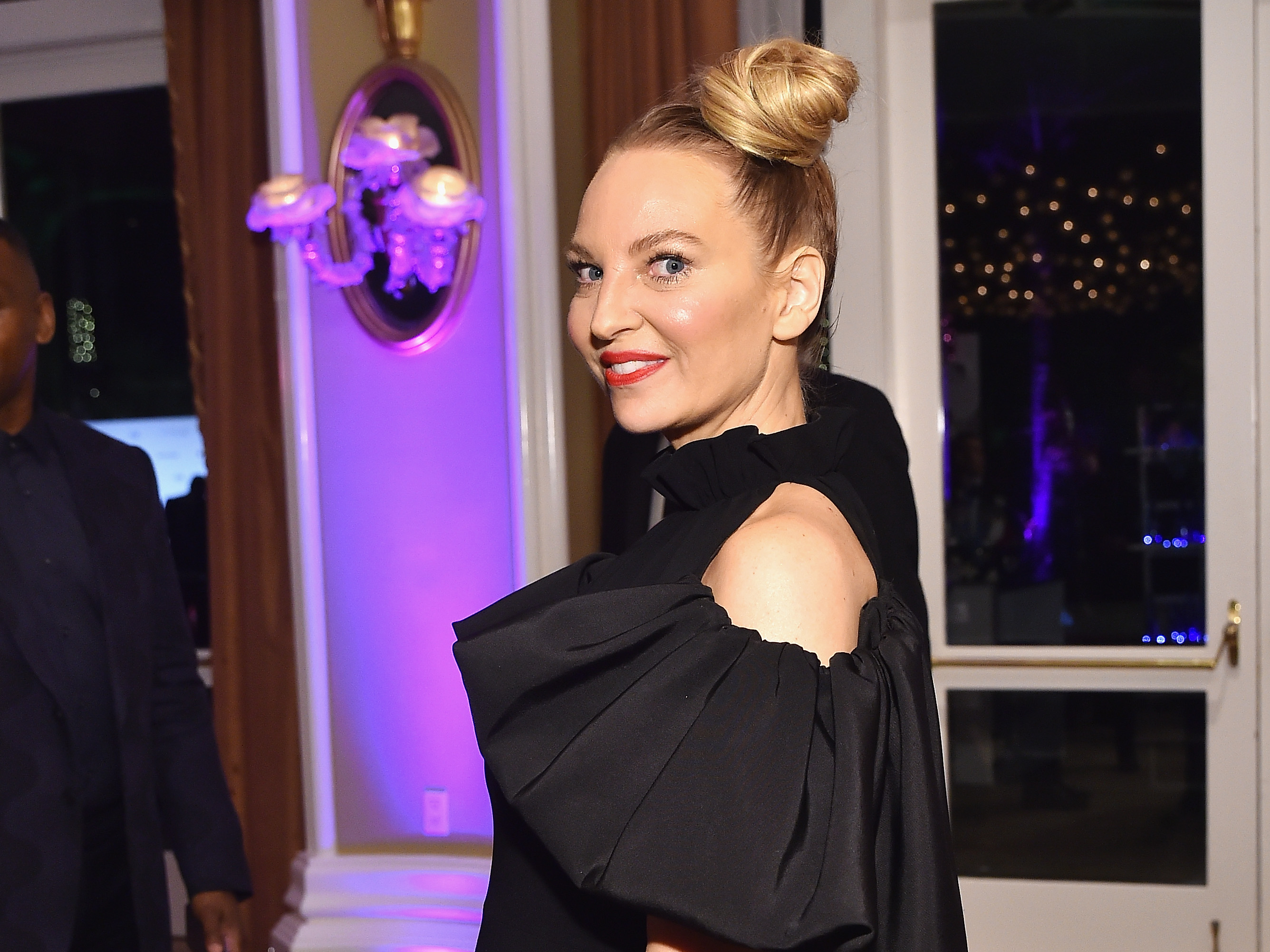Famous Pop Star Sia Reveals she is sufferig from neurological disease