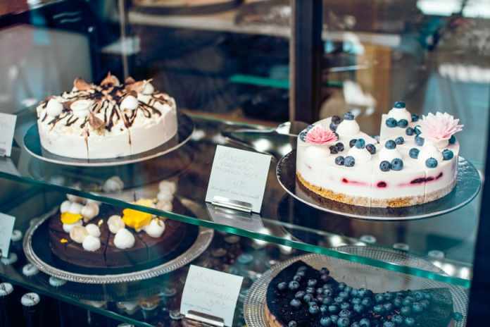 photo-1566931078679-a6421435f314 ordering cakes online