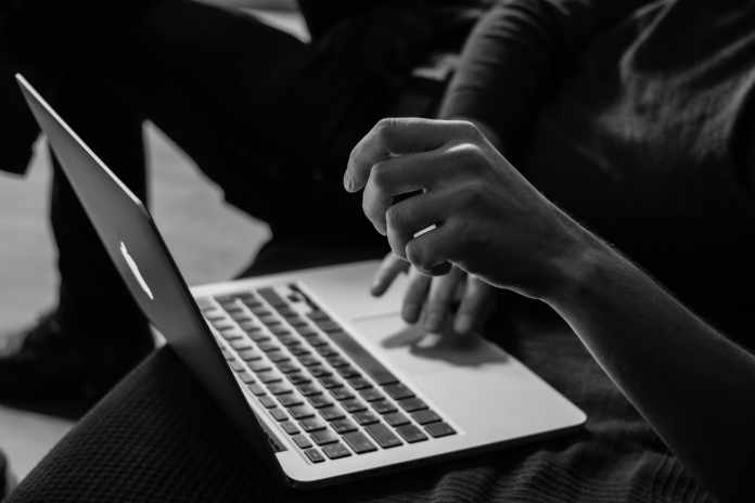 sergey-zolkin-_UeY8aTI6d0-unsplash (3) Chatbot Systems