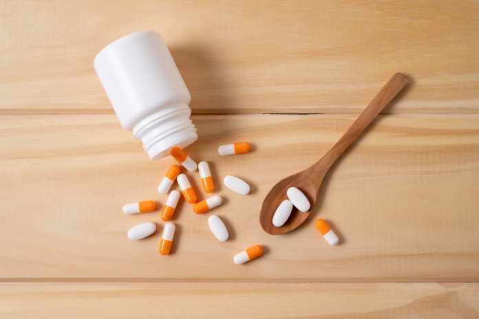 top-view-pills-with-container (1) Glutamine Supplements